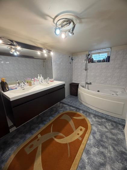 Casa 5 Camere/ Curte/ Bucurestii noi/ Centrala/ Parcare/ Garaj