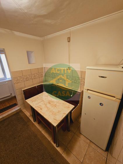 Apartament 3 camere, etaj 2, zona Posta Mare