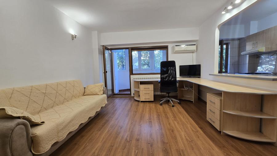 Inchiriere garsoniera decomandata, etaj 1,  metrou Timpuri Noi, loc de parcare!