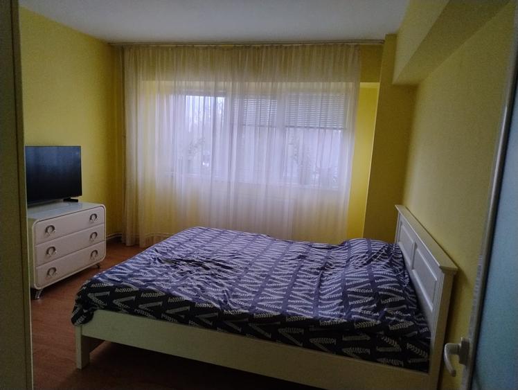 - Apartament 3 camere Calarasi 4, etaj 3. Suprafata 72mp.