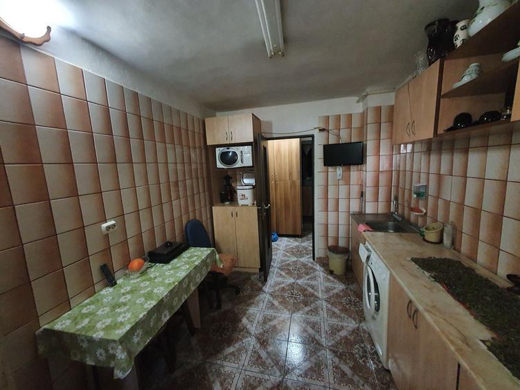 Apartament 3 camere decomandat Vest - Ploiesti