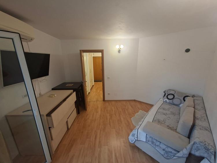 Apartament cu 2 camere decomandat, etajul 3/4, zona Canta