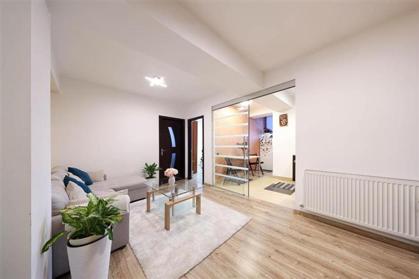 Vanzare apartament 3 camere Ghimbav,, bloc 2010, parcare subterana