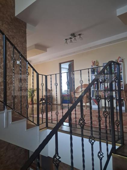 Casa de vanzare, 500 mp, zona Sendreni