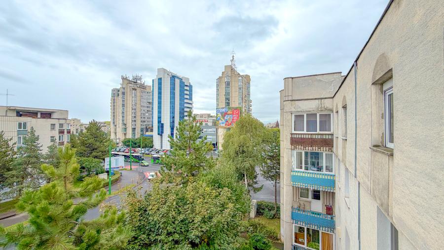 Apartament unic cu 7 camere, 3 balcoane, 3 bai, 2 parcari, 2 beciuri, Central