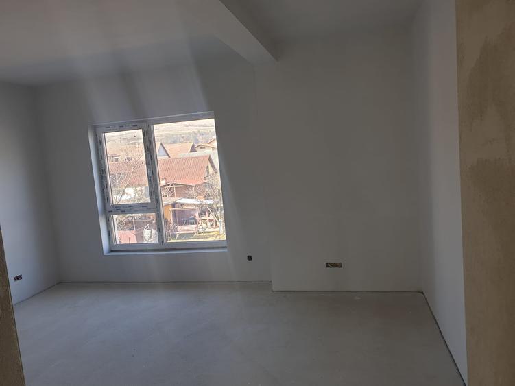Duplex de vanzare de 130mp teren 216mp zona Floresti Crisan