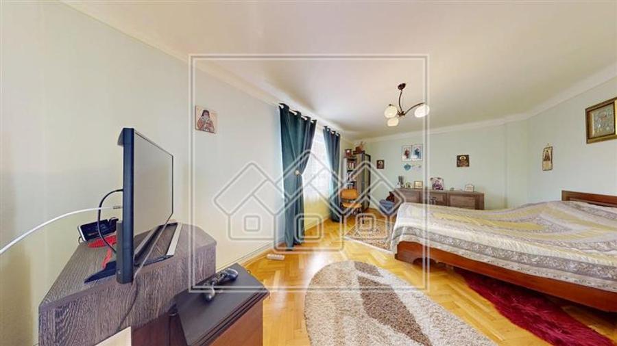 Casa individuala, teren mare, 6 camere, zona Subarini