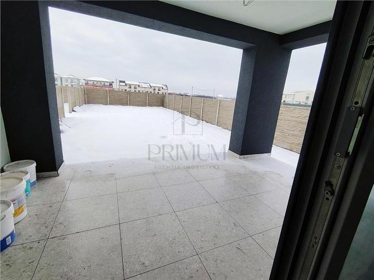 Duplex despartit prin camera tehnica - balcon mare - teren 370 mp - 9