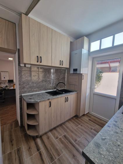 Casa de vanzare, 5 camere, zona Vatra Luminoasa
