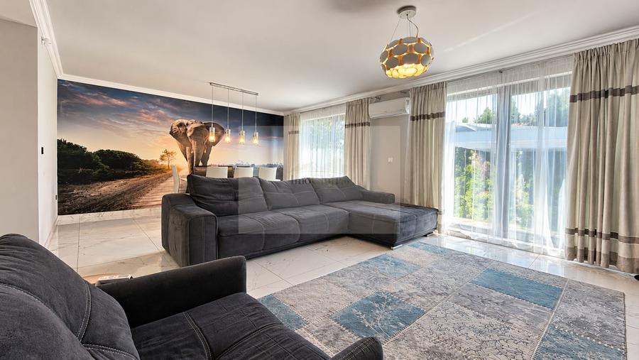 Duplex premium cu 240 mp utili, garaj, terasă și curte amenajată |