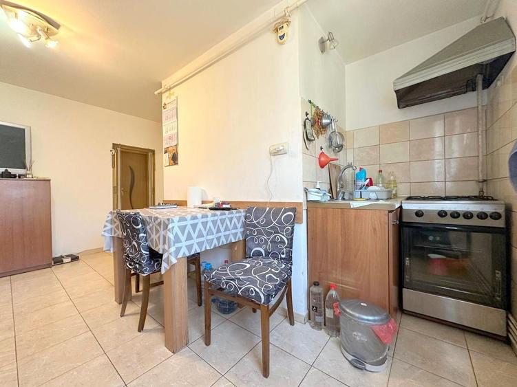 Apartament 3 camere, zona Lipovei