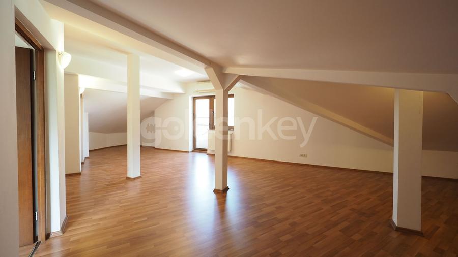 Vila cu 7 camere in complex rezidential