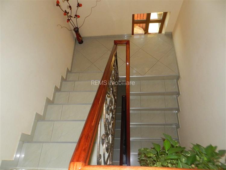 Casa de vanzare, 6 camere, teren 900 mp, Europa - 18