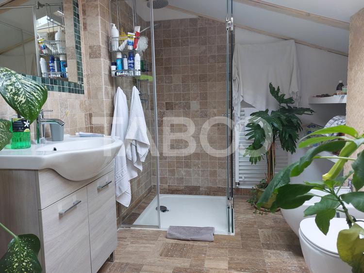 Apartament de vanzare 105 mp 3 camere curte 340 mp in acte Cisnadie