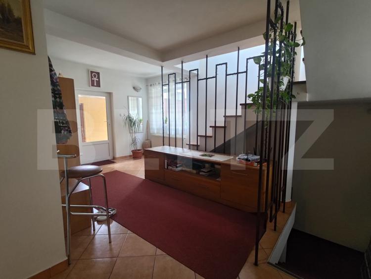 Casă finisata 220 mp, 2 corpuri de cladire , teren 261 mp, cart Gruia !