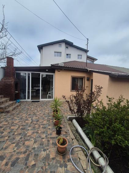Casă în Năvodari, zona Lac Tăsăul!