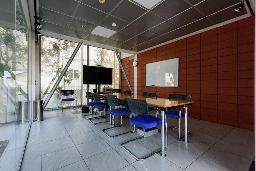 Sediul Administrativ Premium – 225 mp Utili, Compartimentare Modulară din Sticlă