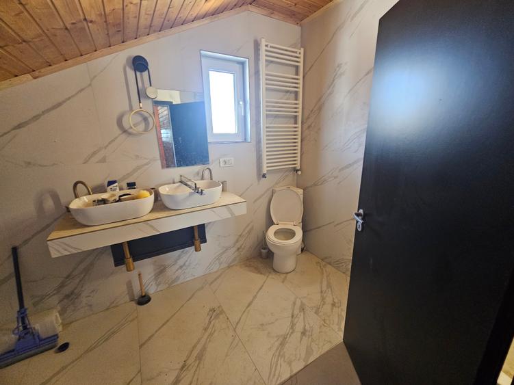 Casă 4 camere + mansardă, 4 băi, curte 350 mp