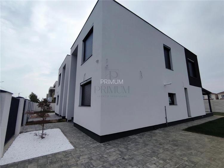 DUPLEX MODERN - ZONA CENTRALA - SEPARAT PRIN BAIE - GAZON SI SISTEM DE IRIGARE - 2
