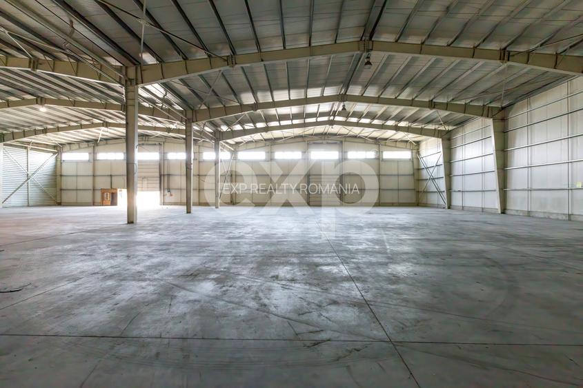 DE ÎNCHIRIAT | Ansamblu industrial 2 hale 4.400 mp | Calea Moinești - 12