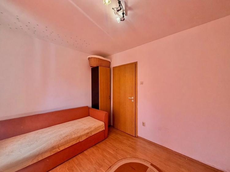 Apartament 2 camere, etaj 3, semidecomandat, zona Dambovita-Flavia
