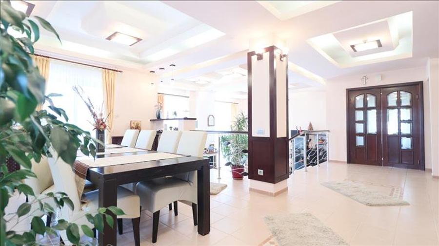 Vila exclusivista de vanzare in Iasi, design impunator, localizare excelenta.