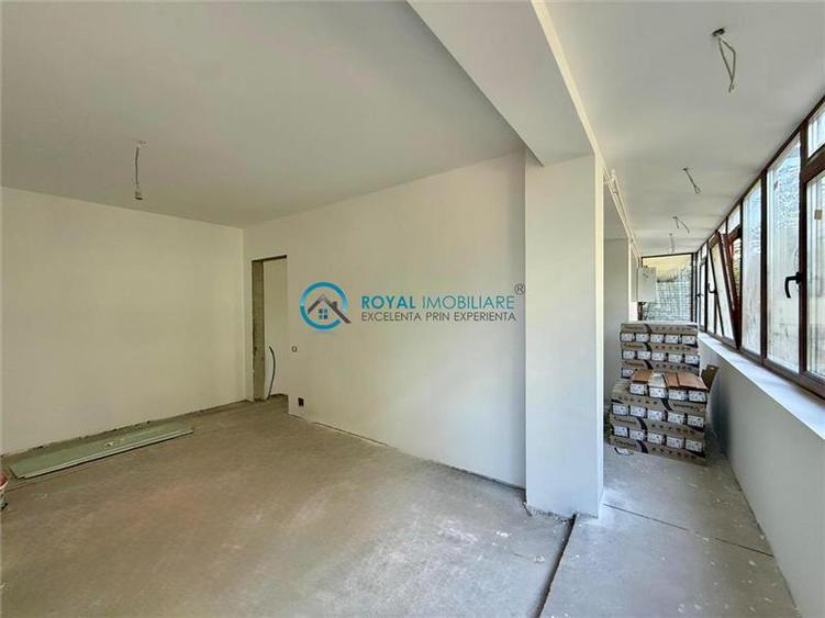 Royal Imobiliare - Vanzare apartament 3 camere zona Sud