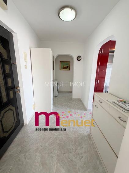 Apartament 3 camere,str.Victoriei,etaj 2 - 10
