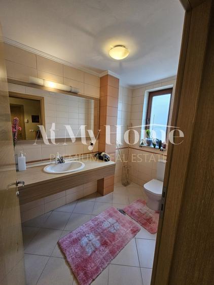 Vila de tip duplex in cartier cu teren de tenis si piscina comuna, Iancu Nicolae