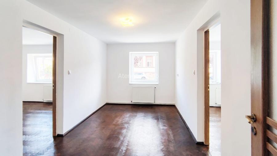 Casă  renovată complet, 6 camere, 2 băi, 2 bucătării, cramă, Ghimbav, central - 9