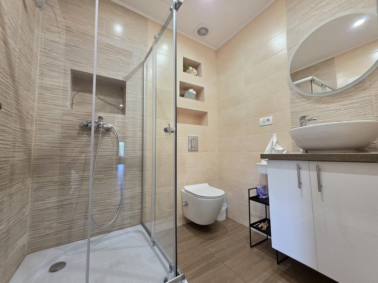 Casa tip duplex cu foisor P+E+M, teren 320mp, Stupini
