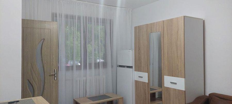 Garsoniera in bloc de apartamente Podu Ros liceul Emil Racovita