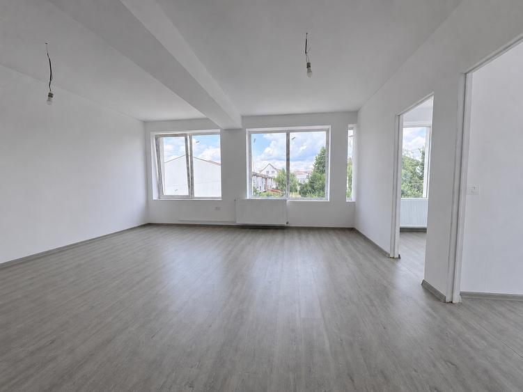 Spațiu comercial 141 mp, compartimentat, parcare inclusă