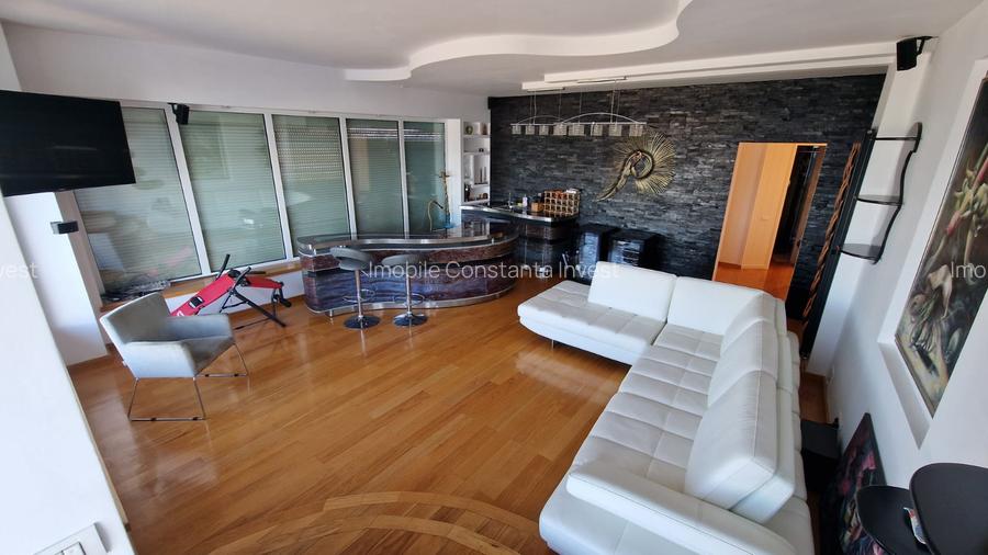 Duplex cu vedere spectaculoasă la mare