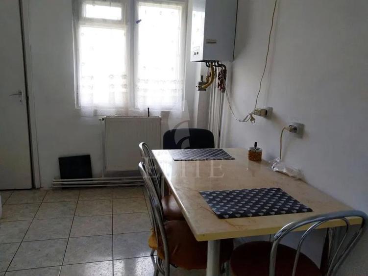 Apartament 4 camere în zona STRAZII SLATINA