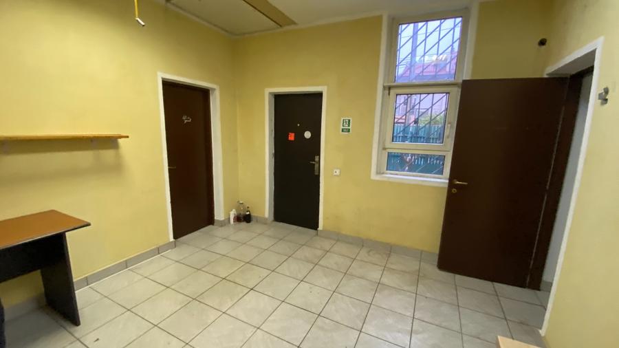 Drumul Sării, spatiu sediu, 100 mp curte liberă