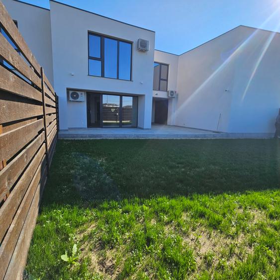 Vila 170 mp ,250 mp teren,complet nou ,prima inchiriere,5AC,Saftica.