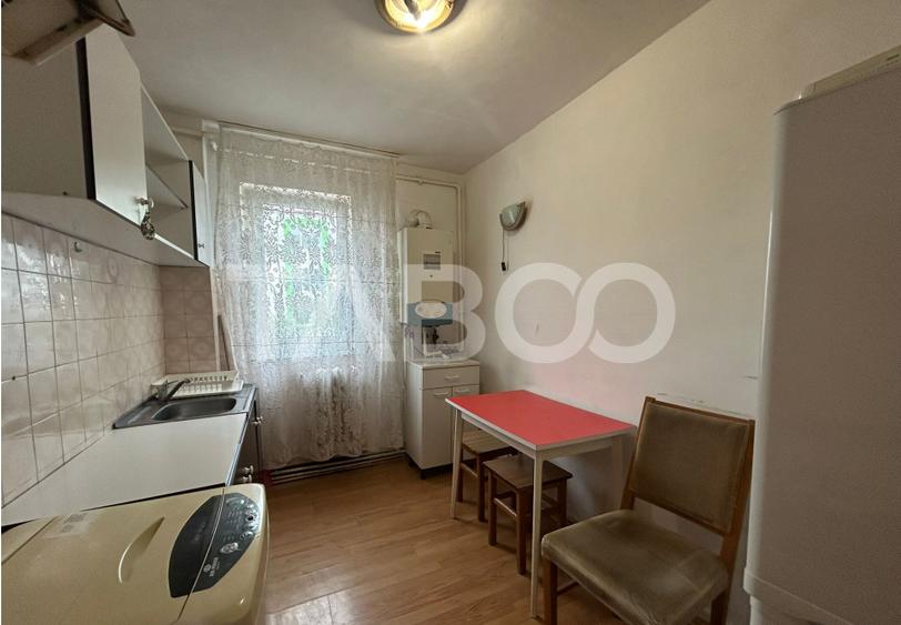 Apartament 3 camere 60 mpu cu balcon si pivnita in zona Mihai Viteazu