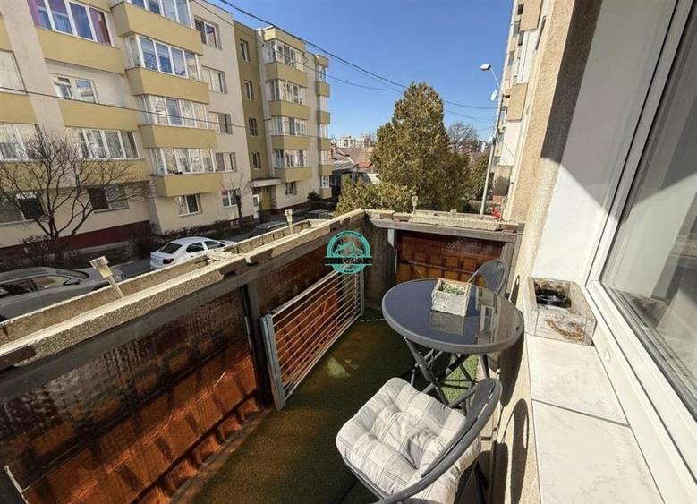 Apartament cu 2 camere, decomandat, etaj 1, in 7 Noiembrie