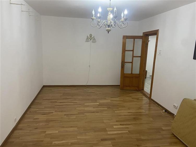 Apartament 3 camere Focsani ,zona strada Bucegi - Policlinica 2, etaj 1 3 , 2
