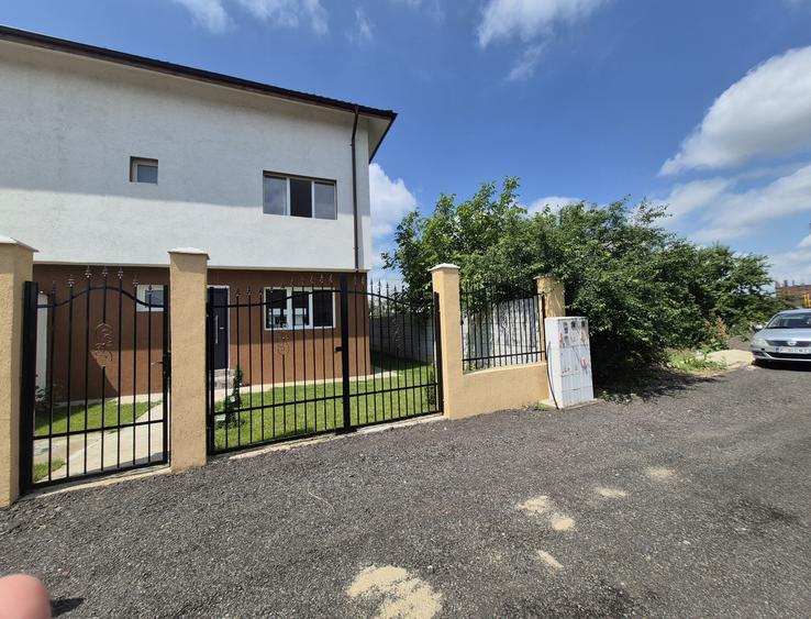 Vila cu 4 cam+mansarda locuibila neamenajata,curte 240 mp,cash,credit,apart+dif