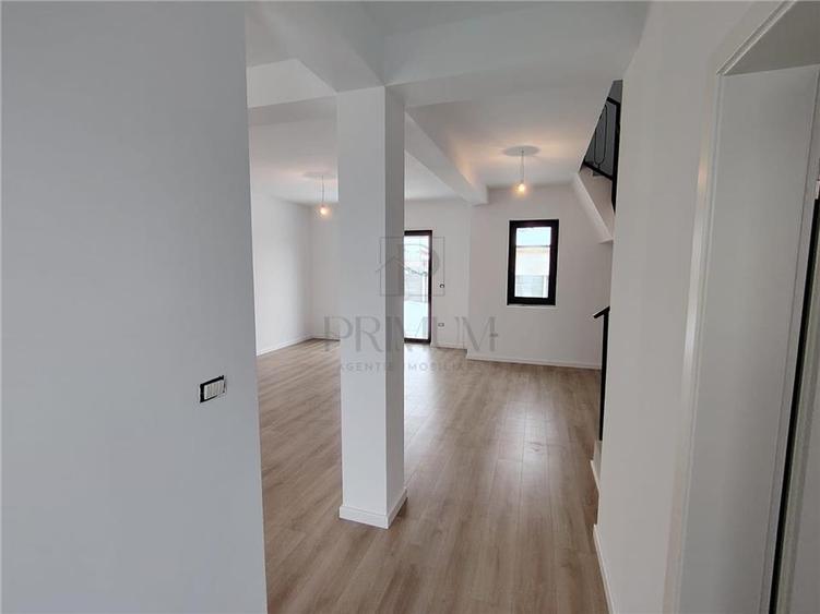Duplex despartit prin camera tehnica - 2 dormitoare - 2 bai - zona foarte buna -