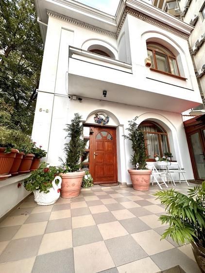 Vilă zona Budapesta: 2 apartamente spațioase, open-space, parcare inclusă