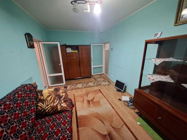 Apartament 2 camere, etaj 1/4, zona Podu Ros