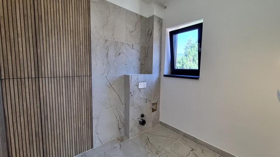 Apartament cu 4 camere 125 mp (4 garsoniere) la cheie + 60 mp pod - Busteni