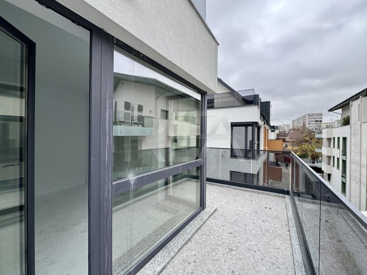 2 camere 60 mp Ultracentral bloc boutique