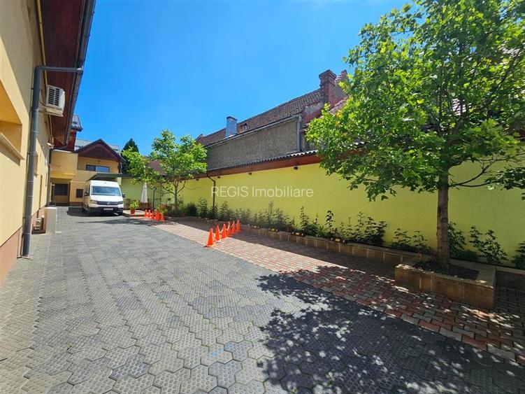 Spatiu Comercial + Casa rezidentiala +curte privata - 2