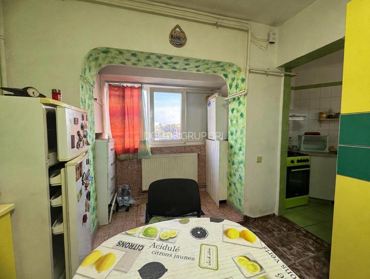 Vând 3 camere decomandat - 9