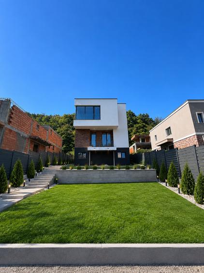 Casa individuala , 146 mp utili , 400 mp teren liber , in zona Tauti