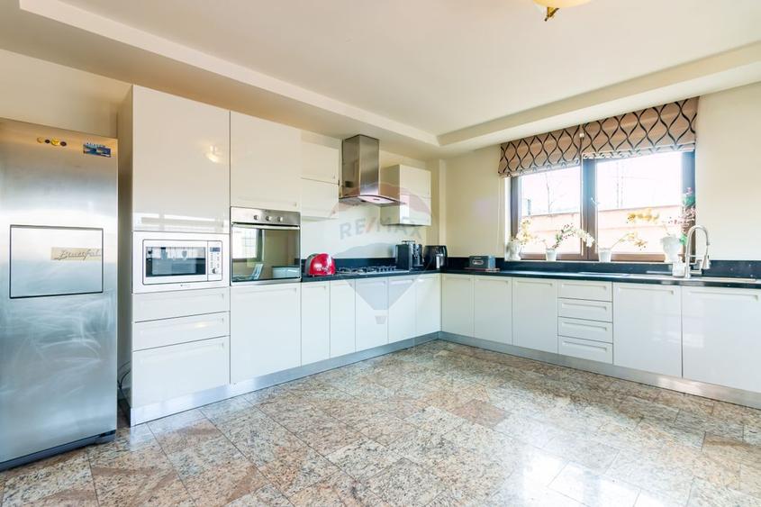 Vilă spațioasă în Corbeanca | 329 mp utili, teren 745 mp